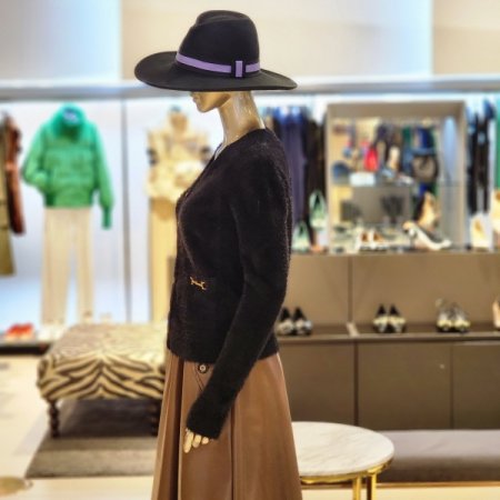 버클장식 Y넥가디건