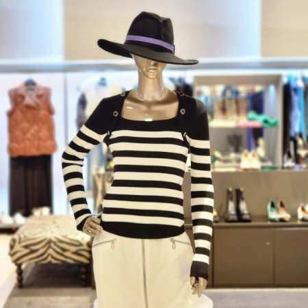 스퀘어넥 스트라이프니트