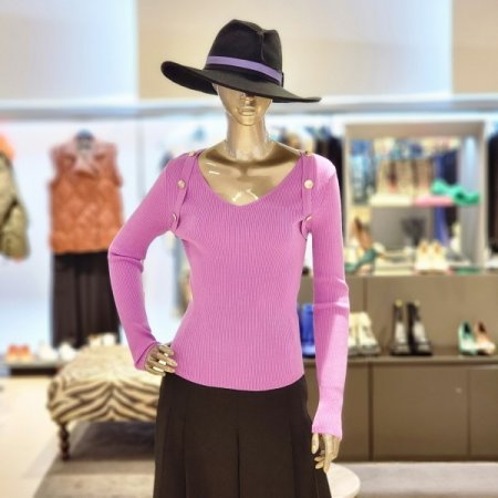 금장단추 브이넥골지니트