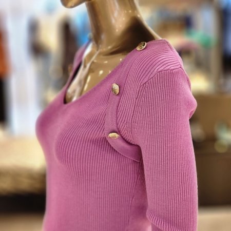 금장단추 브이넥골지니트