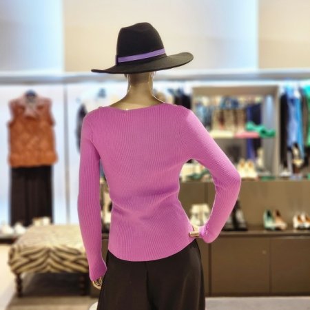 금장단추 브이넥골지니트