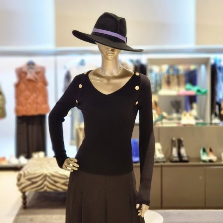 금장단추 브이넥골지니트