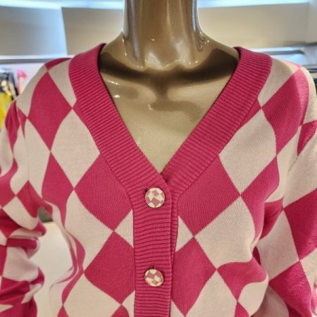 다이아패턴 브이넥 단추 가디건