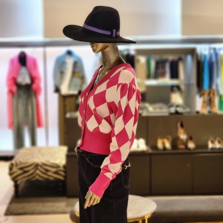 다이아패턴 브이넥 단추 가디건