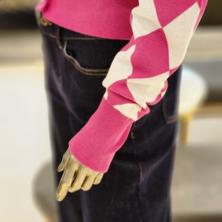 다이아패턴 브이넥 단추 가디건