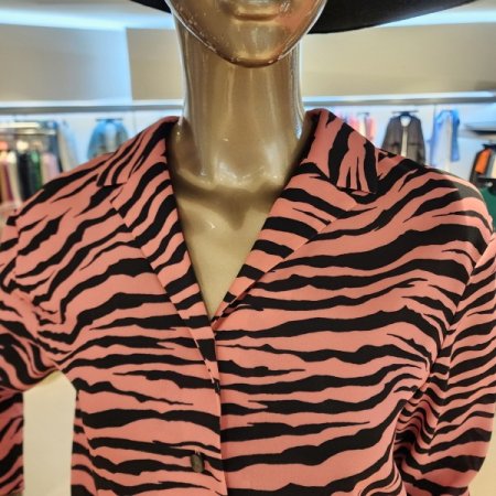지브라 카라넥크롭블라우스