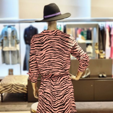 지브라 카라넥크롭블라우스