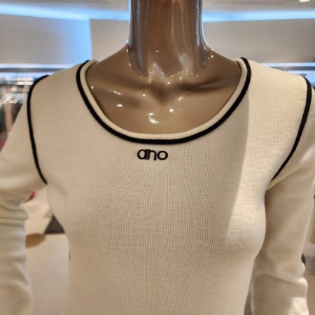 라운드넥 아크릴니트