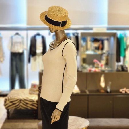 라운드넥 아크릴니트