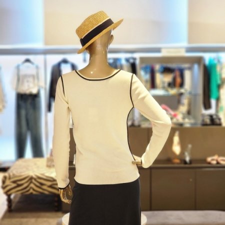 라운드넥 아크릴니트