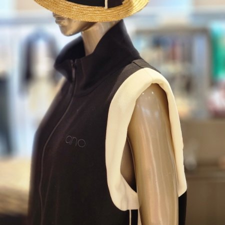 컬러배색 어깨패드 집업 베스트