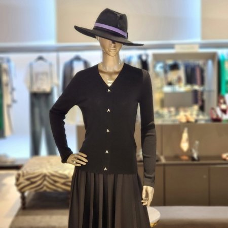 A로고 브이넥니트