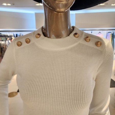 소매금장 라운드넥골지니트