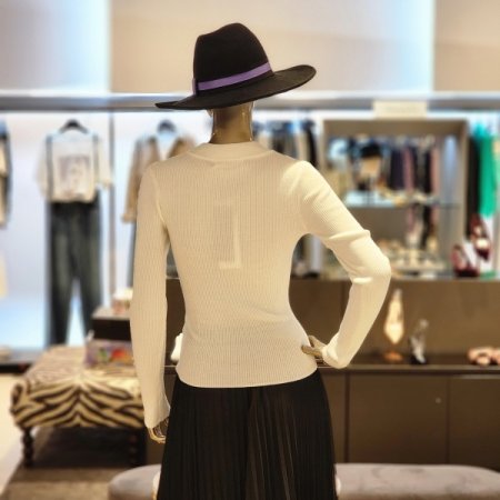 소매금장 라운드넥골지니트