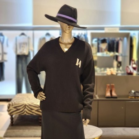 울혼방 로고패치 브이넥 긴팔 니트