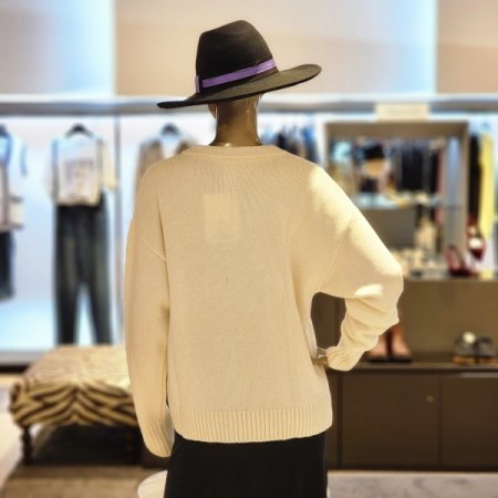 울혼방 로고패치 브이넥 긴팔 니트