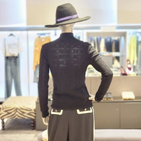 로고패턴 터틀넥 긴팔 니트