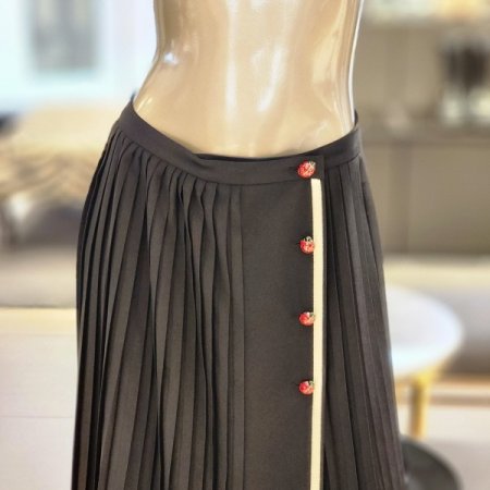 레이디버그 단추 플리츠 랩스커트