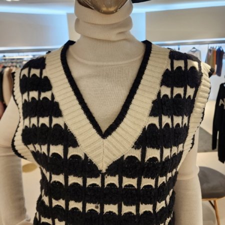 뽀글이 스트라이프 브이넥 니트 베스트