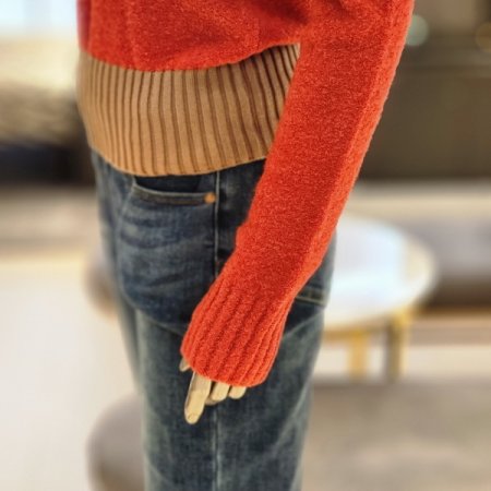 컬러배색 로고 뽀글이 긴팔니트