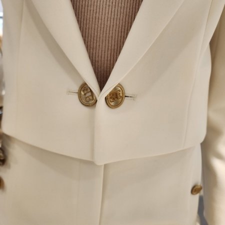 버튼디테일 크롭자켓