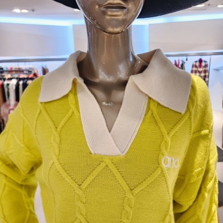 다이아꼬임패턴 배색카라 긴팔니트