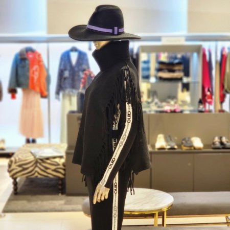 테슬장식 터틀넥 니트베스트