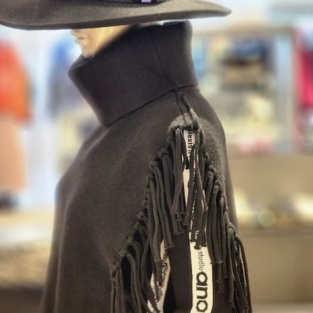 테슬장식 터틀넥 니트베스트