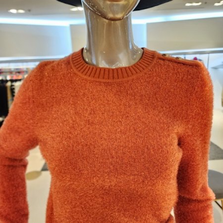 메탈사 혼방 라운드넥 니트