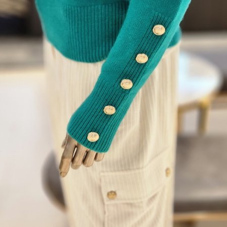 금장버튼 울 터틀넥 니트