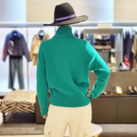 금장버튼 울 터틀넥 니트