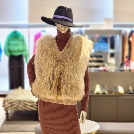 라쿤털 니트 브이넥 베스트