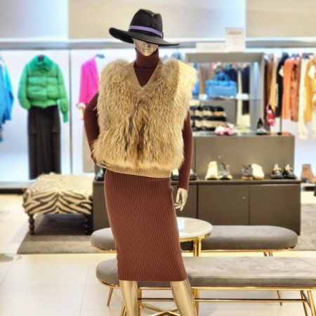 라쿤털 니트 브이넥 베스트