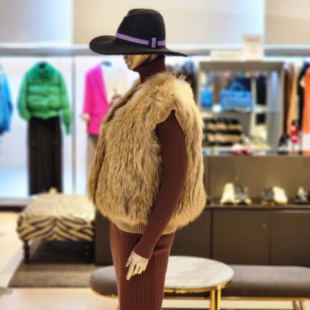 라쿤털 니트 브이넥 베스트