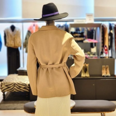 울 벨티드하프코트