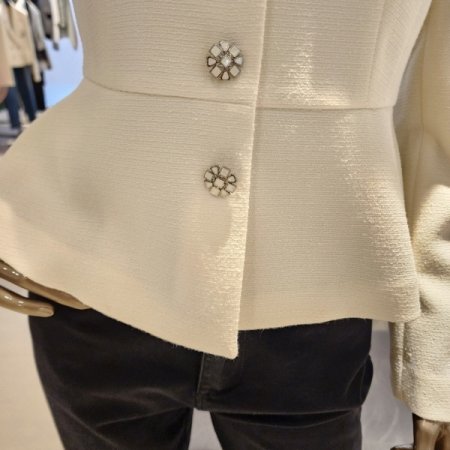 슬림허리선 꽃단추 숏재킷