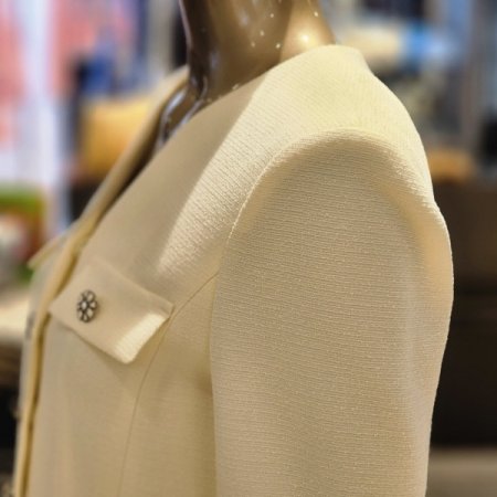 슬림허리선 꽃단추 숏재킷