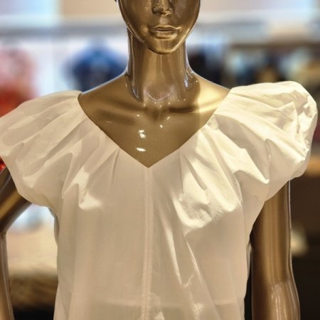 등 스트랩장식 퍼프캡소매 블라우스