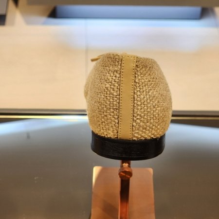 앞코 절개선 리본장식 플랫 펌프스