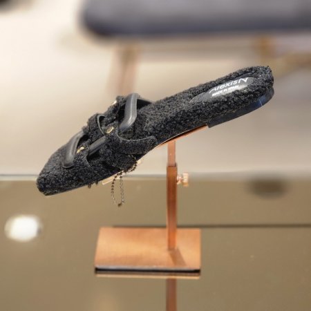 사각장식 부클 플랫 뮬 슬리퍼 샌들