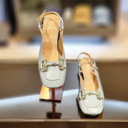 큐빅 체인장식 슬링백 샌들