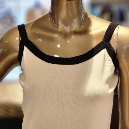 컬러라인 배색 민소매 니트