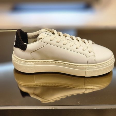 엠보 에로우 소가죽 경량 스니커즈