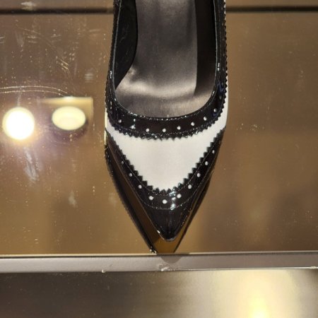 블랙앤화이트 스틸레토 펌프스 하이힐