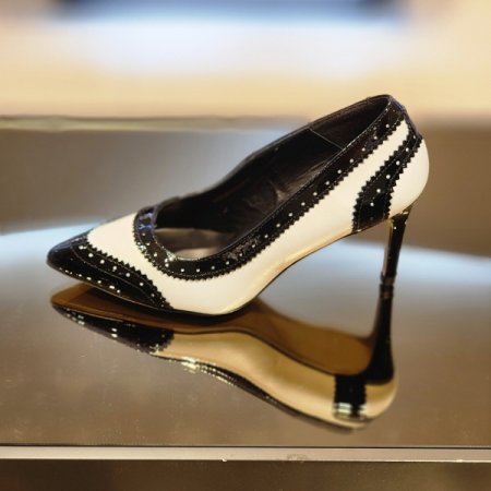 블랙앤화이트 스틸레토 펌프스 하이힐