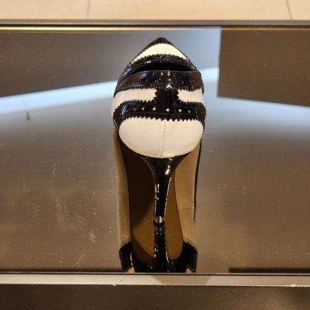 블랙앤화이트 스틸레토 펌프스 하이힐