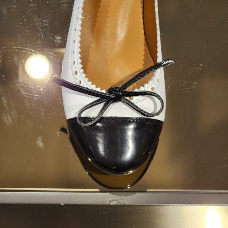 펀칭 디테일 리본 라운드토 펌프스