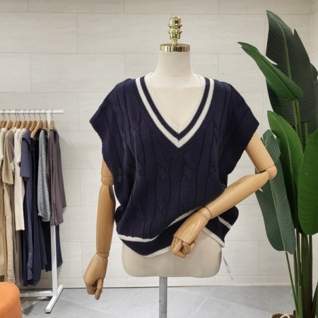 케이블 배색 니트조끼