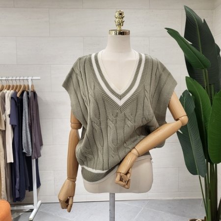 케이블 배색 니트조끼