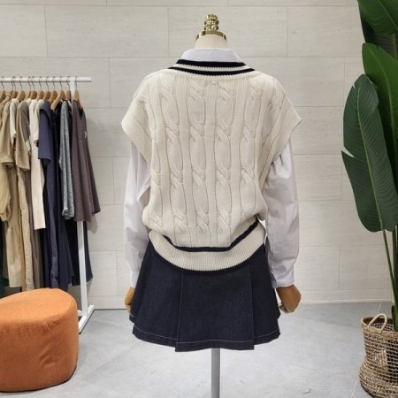 케이블 배색 니트조끼